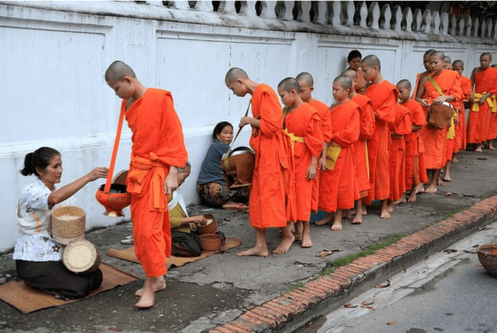 La richiesta di elemosina in Laos