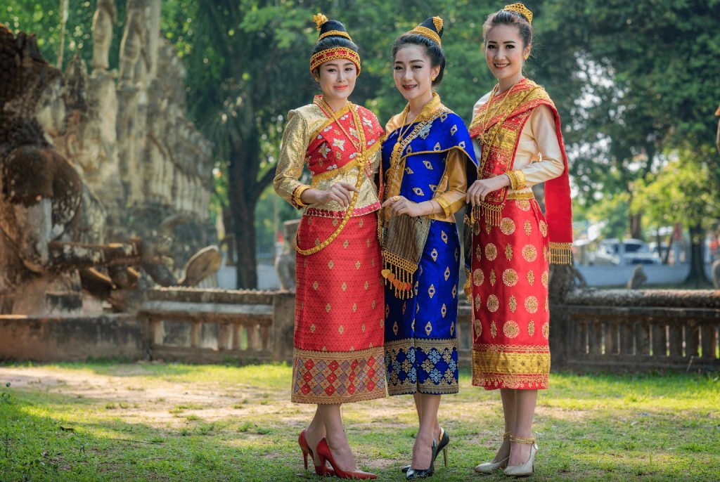 costume tradizionale delle donne laotiane - curiosità sul Laos